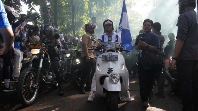 Persib Bandung Juara, KDM Rogoh Kantong Pribadi: Hasil Panen Rp1 Miliar Jadi Bonus Apresiasi
