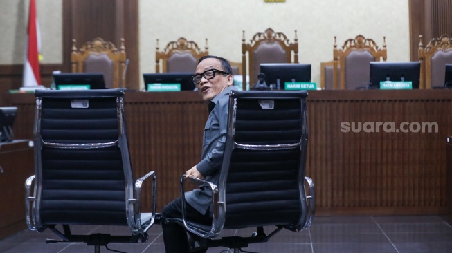 Terdakwa kasus dugaan pemerasan dalam pengurusan sertifikat Keselamatan dan Kesehatan Kerja (K3) di Kementerian Ketenagakerjaan Immanuel Ebenezer saat  mengikuti sidang putusan di Pengadilan Tipikor, Jakarta, Senin (4/6/2026). [Suara.com/Alfian Winanto]

