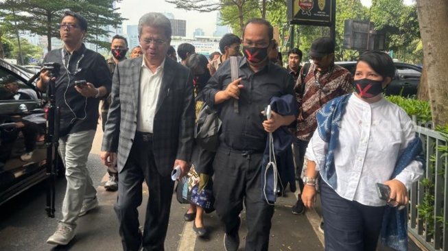 Saiful Mujani 'Dikawal' Tokoh Nasional ke Polda Metro Jaya, Todung Mulya Lubis: Ini Kasus Absurd!