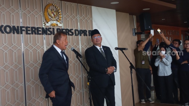 Rupiah Tembus Rp 18.000 per Dolar AS, DPR Desak Menkeu dan BI Segera Bertindak
