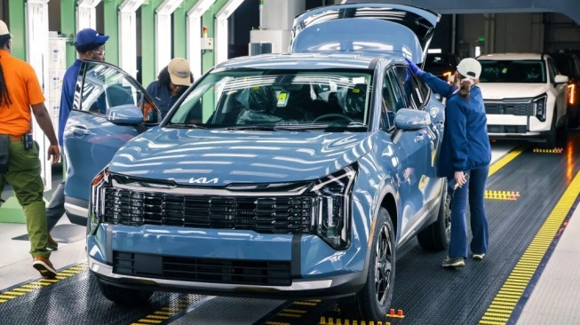Permintaan Mobil Listrik Melambat, Kia Putuskan Rakit Mobil Hybrid di Pabrik Hyundai