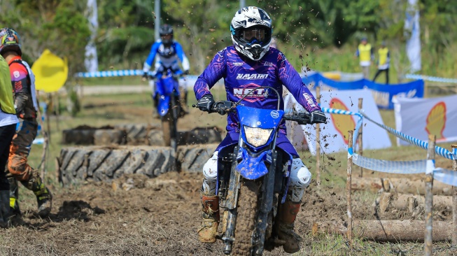 Shell BLU CRU Yamaha Enduro Challenge 2026 di Kabupaten Landak sukses memikat 10 ribu penonton dan melahirkan juara baru dari kelas WR155R. (Foto: Yamaha)