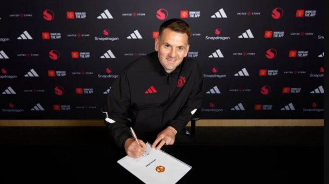 Manchester United Perpanjang Kontrak Kiper Veteran Tom Heaton hingga 2027
