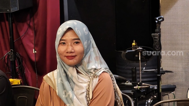 Hera, mantan asisten Erin Taulany saat menggelar konferensi pers di kawasan Antasari, Jakarta Selatan pada Kamis, 4 Juni 2026. [Suara.com/Rena Pangesti]