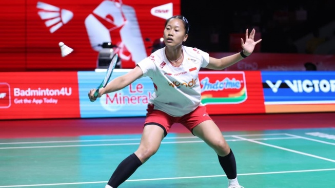 Perjuangan tunggal putri Indonesia, Putri Kusuma Wardani gagal ke semifinal Indonesia Open 2026 usai kalah dari Chen Yu Fei. Sempat unggul 17-9, ia mengaku terburu-buru di poin-poin krusial. [Dok. PBSI]