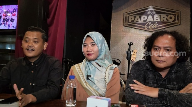Hera, mantan asisten Erin Taulany saat menggelar konferensi pers di kawasan Antasari, Jakarta Selatan pada Kamis, 4 Juni 2026. [Suara.com/Rena Pangesti]
