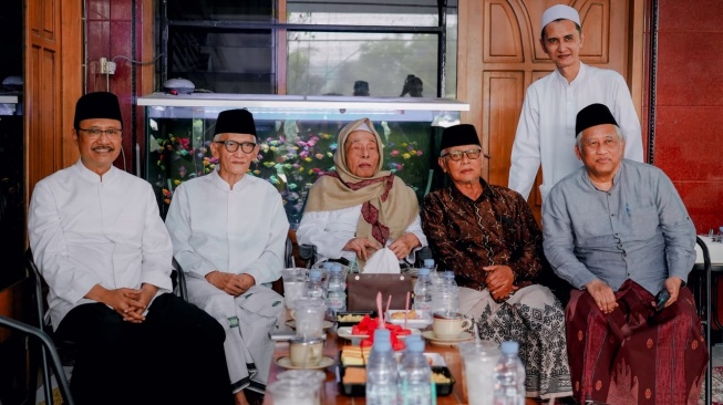 Gus Ipul Kunjungi Al Falah Ploso, Minta Doa Kiai Huda untuk Munas-Konbes 2026