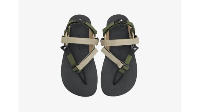 Lari Pakai Sandal Barefoot, Ini 6 Manfaatnya untuk Lutut dan Postur