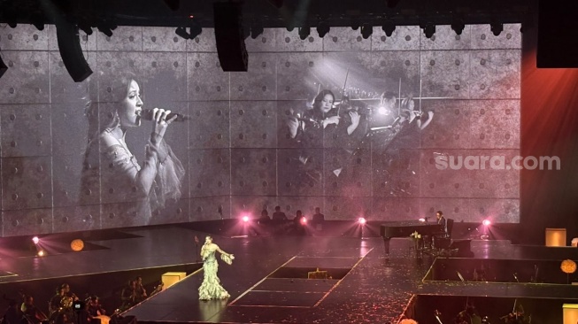 Raisa menggelar konser tunggal Love & Let Go hari pertama di JICC, Senayan, Jakarta Pusat pada Sabtu, 6 Juni 2026. [Suara.com/Tiara Rosana]