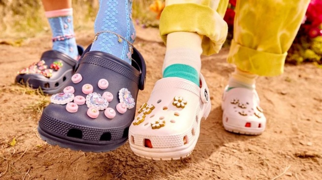 Berapa Harga Crocs Asli? Ini Cara Membedakannya dengan yang Palsu