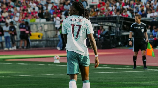 Rafael Leao Ngamuk! Tinju Pemain Chile, Terancam Absen di Piala Dunia 2026