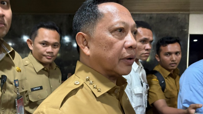 Menteri Dalam Negeri (Mendagri) Tito Karnavian usai rapat bersama Komisi II DPR di Kompleks Parlemen, Senayan, Jakarta, Senin (8/6/2026). [Suara.com/Bagaskara]