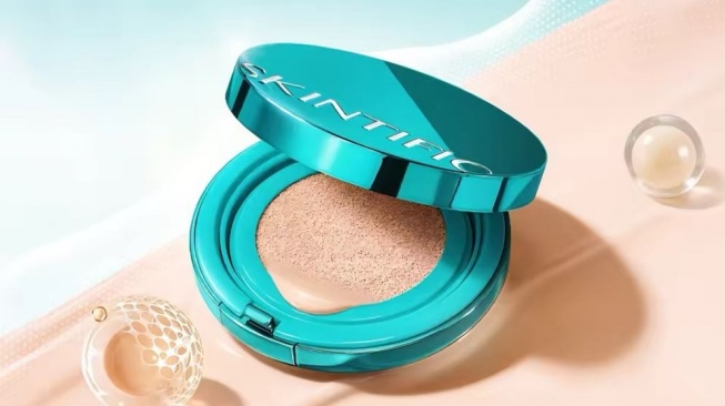 Cushion Skintific hijau atau Skintific Perfect Stay Serum Matte Cushion Foundation SPF 50 PA++++. (Instagram/skintificid)