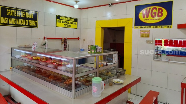 Harga makanan di warung tegal (warteg) yang selama ini dikenal sebagai pilihan paling ramah kantong bagi pekerja dan masyarakat berpenghasilan menengah ke bawah mulai merangkak naik. Foto Suara.com