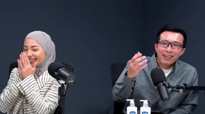 dr Tirta dan Nikita Willy. [bidikan layar YouTube Raditya Dika]