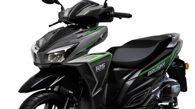 Kawasaki Brusky vs 3 Kompetitor Motor Matic 125cc, Mending Mana?