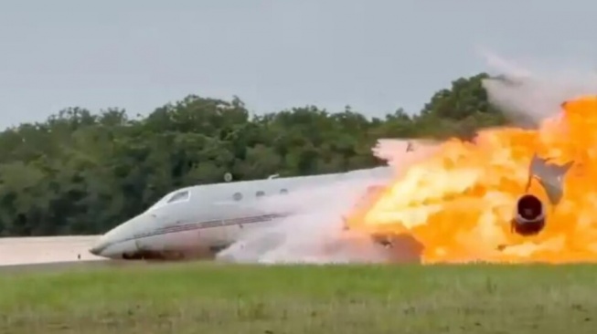 Detik-Detik Mencekam! Jet Pribadi Meledak Usai Lepas Landas, Dua Pilot Tewas