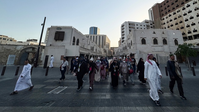 Pengunjung berjalan di pedestrian kawasan bersejarah Al Balad, Jeddah, Arab Saudi, Minggu (7/6/2026). [ANTARA FOTO/Citro Atmoko/sgd/YU]