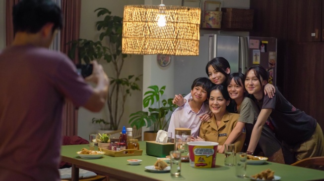 Satu Studio Menangis: 3 Alasan Film "Yang Lain Boleh Hilang Asal Kau Jangan" Sukses Sampaikan Pesan