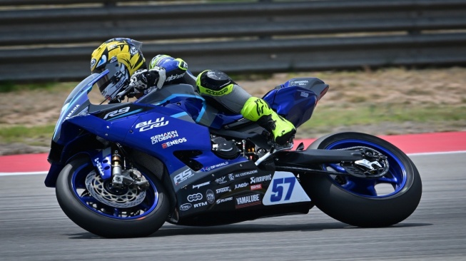 Aksi Aldi Satya Mahendra bersama Yamaha R9 di World Supersport 2026. (Foto: Yamaha)