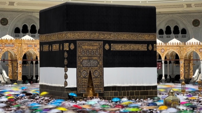 Jamaah haji dari berbagai negara melaksanakan Tawaf Wada mengelilingi Kabah, Masjidil Haram, Makkah, Arab Saudi, Selasa (9/6/2026). [ANTARA FOTO/Citro Atmoko/sgd/nym]