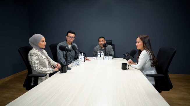 Dokter Spesialis Dermatologi, Venereologi, dan Estetika, dr. Arlene Rainamira, SpDVE (YouTube/Raditya Dika)