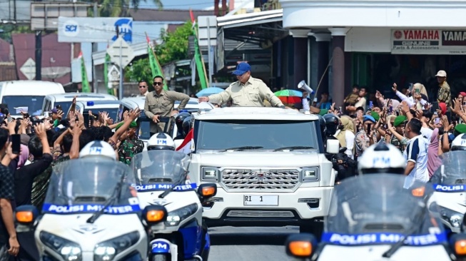 Ogah Pakai Mercy, Ini Alasan Prabowo Setia pada Maung Meski Atap Bocor dan Gledak-gledak