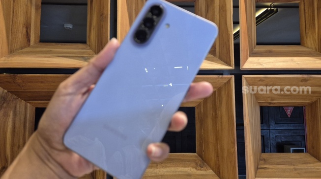 Samsung Galaxy A57 5G. [Suara.com/Dythia]