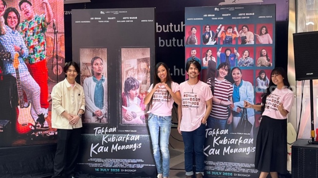 Shanty dan para pemain film Takkan Kubiarkan Kau Menangis yang digelar di kawasan Pinang Ranti, Jakarta Timur pada Rabu, 10 Juni 2026 [Suara.com/Tiara Rosana].