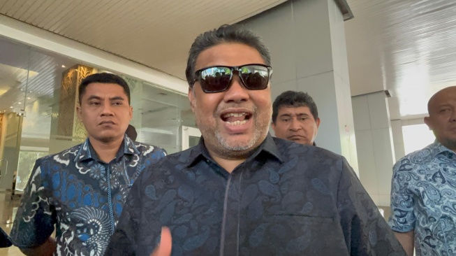 Presiden Partai Buruh Said Iqbal usai bertemu dengan Wamen Ketenagakerjaan di Jakarta, Kamis (11/6/2026). [Suara.com/Lilis]