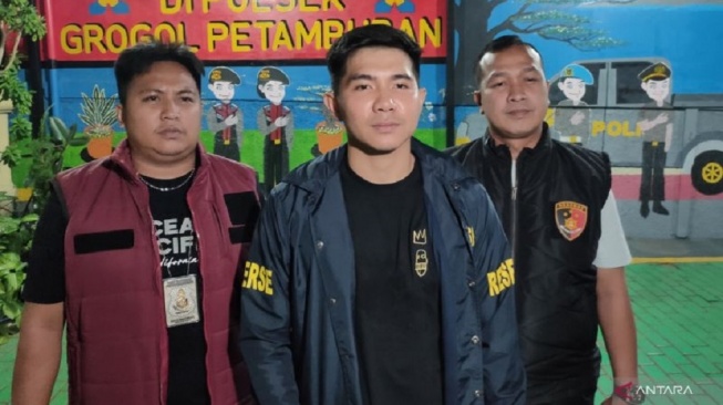 Kanit Reskrim Grogol Petamburan AKP Alexander Tengbunan. [ANTARA/Risky Syukur]