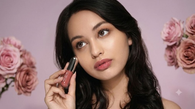 Cari Lip Gloss Bagus? Ini 5 Pilihan Under Rp100 Ribu yang Bikin Bibir Cantik dan Lembap