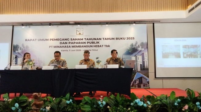 Jajaran Direksi PT Minahasa Membangun Hebat Tbk (HBAT). [Dok HBAT].