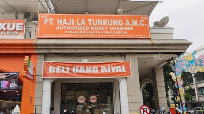 Rupiah Letoy, Warga RI Ramai-ramai Borong Valas dan Khawatir Ekonomi Memburuk