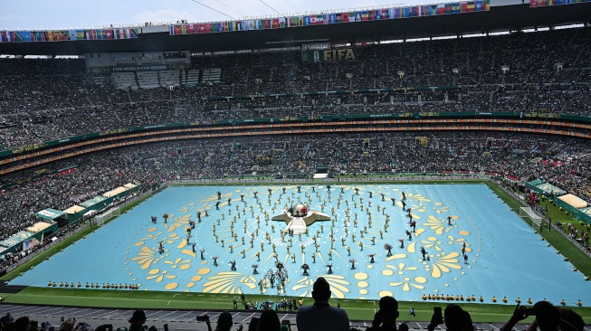 Para penari tampil dalam seremoni pembukaan Piala Dunia 2026 di Stadion Azteca, Mexico City, Meksiko, Kamis (11/6/2026). [ANTARA FOTO/Aditya Pradana Putra/sgd]