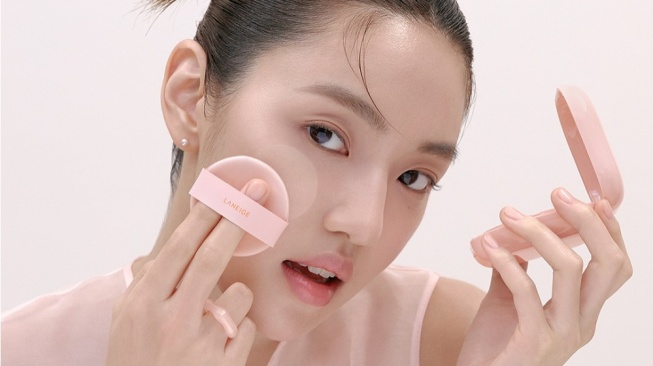 5 Pilihan Cushion Korea: Makeup Hybrid yang Mempercantik dan Merawat Kulit