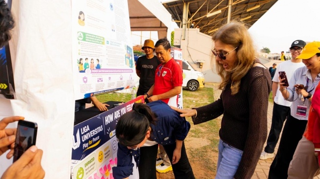 Liga Universitas (UniLeague) 2026 menghadirkan sesuatu yang baru di tengah panasnya atmosfer pertandingan Regional Jakarta antara Universitas Muhammadiyah Jakarta (UMJ) vs Universitas Kristen Indonesia (UKI) di Stadion UMJ, Tangerang Selatan. [Dok Pribadi]