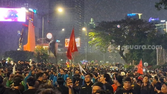 Thamrin Lumpuh Total, Massa Aksi Mengular hingga Dukuh Atas Hingga Jumat Malam