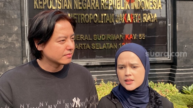 Roger Danurta dan Cut Meyriska Bantah Terima Uang Saku dari Travel Umrah Hanania