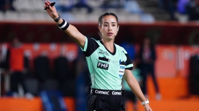 Wasit asal Meksiko, Katia Itzel Garc&iacute;a Mendoza, bersiap mencetak sejarah di Piala Dunia 2026. [Istimewa]