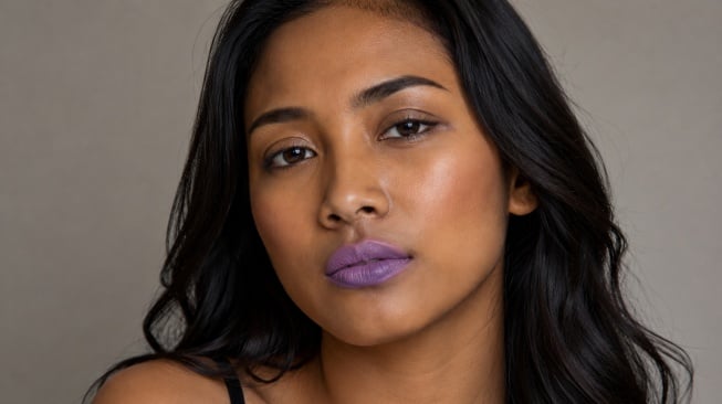 5 Warna Lipstik yang Tidak Direkomendasikan untuk Pemilik Kulit Sawo Matang