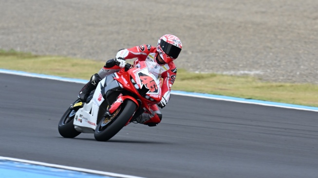 Pebalap AHRT sukses memborong podium pada ajangARRC 2026 di Sirkuit Motegi Jepang melalui aksi gemilang Irfan Ardiansyah dan Herjun Atna Firdaus. (AHM)