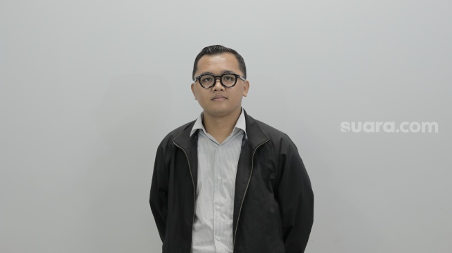 Peneliti Hukum Center of Economic and Law Studies (CELIOS), Muhammad Saleh di kantor Suara.com, Jakarta Barat, Senin (15/6/2026).  [Suara.com]