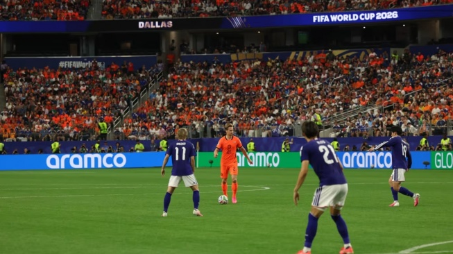 Frenkie de Jong buka suara usai Timnas Belanda gagal mengalahkan Jepang di Piala Dunia 2026. Oranje harus puas bermain imbang 2-2 setelah kebobolan gol telat. [Dok. FIFA]