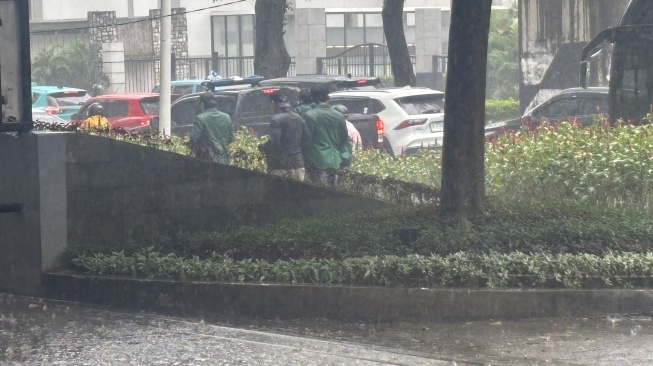 Mahasiswa Gelar Demo di DPR, Tagih Janji 19 Juta Lapangan Kerja dan Desak Hentikan MBG
