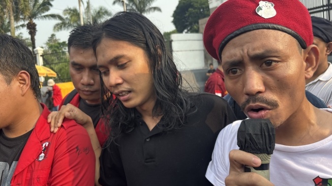 Aksi di DPR Memanas! Peserta Demo Cipayung Menggugat Ngaku Dianiaya Polisi usai Ditangkap