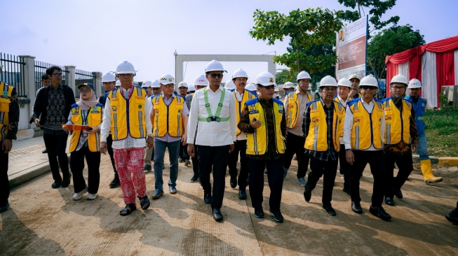 Wakil Ketua Komisi V DPR RI, Syaiful Huda meninjau pembangunan Sekolah Rakyat Jabar II di Desa Sukamahi, Cikarang Pusat, Kabupaten Bekasi, Jawa Barat. (Dok: Brantas Abipraya)