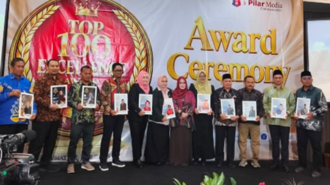 Torehkan Prestasi Nasional, Tiga Sekolah Rakyat Raih Top 100 Excellence Award 2026
