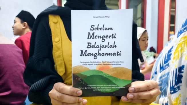 Sebelum Mengerti Belajarlah Menghormati: Menghidupkan Kembali Tata Krama di Tengah Krisis Moral