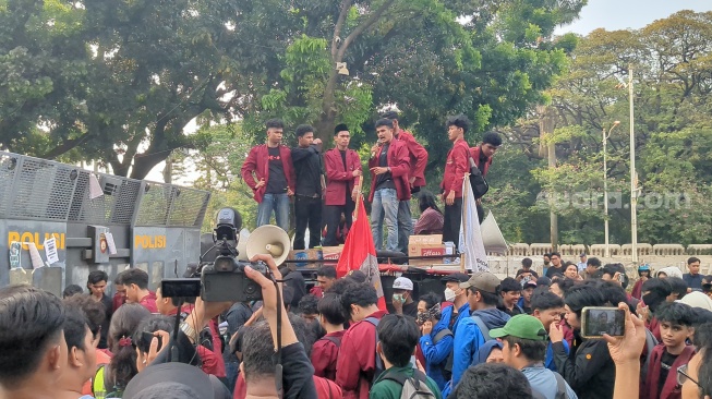 Disambut Riuh Mahasiswa, Wapres Gibran Buka Pintu Setwapres untuk Pendemo